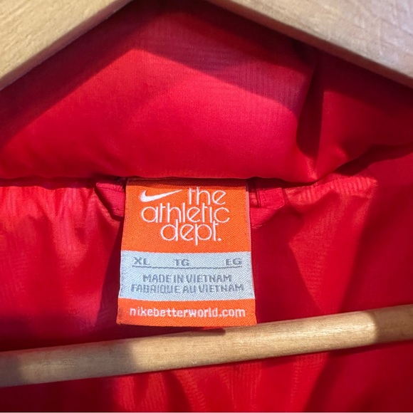 Nike 550 Men's Red and Gray Puffer Vest - Picture 2 of 6